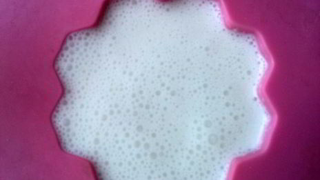 творожный десерт в красном