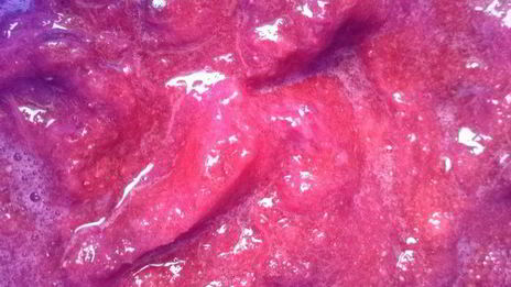 творожный десерт в красном