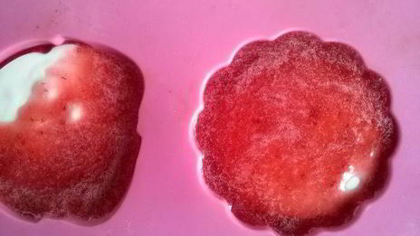 творожный десерт в красном