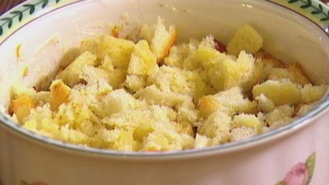 яблочный пудинг с сушеной клюквой и грецкими орехами