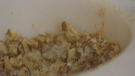 яблочный пудинг с сушеной клюквой и грецкими орехами