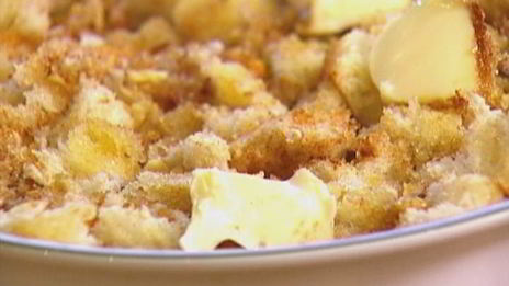 яблочный пудинг с сушеной клюквой и грецкими орехами