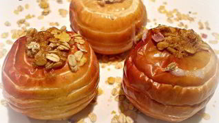 Яблоки, запеченные с мюсли