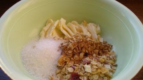 яблоки, запеченные с мюсли