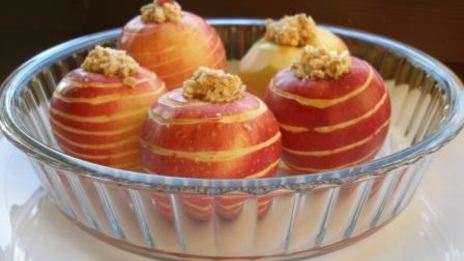 яблоки, запеченные с мюсли