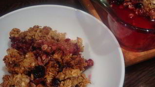 Ягодный крамбл