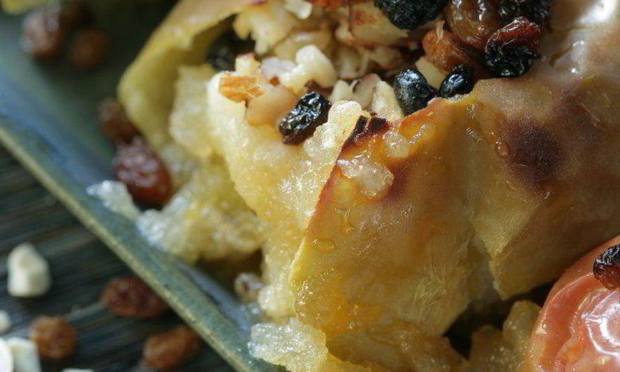 Рецепт запеченных яблок с орехами и изюмом