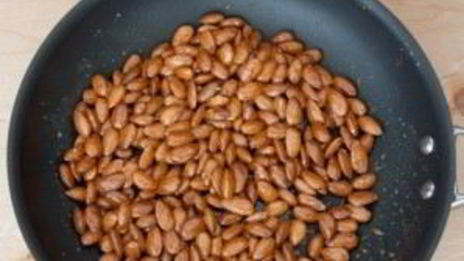 жареный миндаль с медом