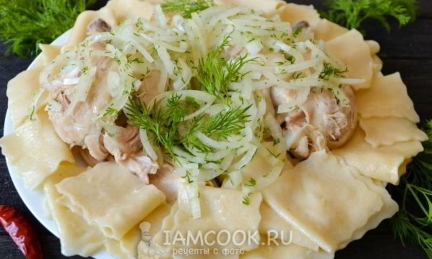Рецепт бешбармака из целой курицы с маринованным луком