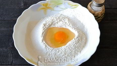 бешбармак из целой курицы с маринованным луком