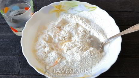 бешбармак из целой курицы с маринованным луком