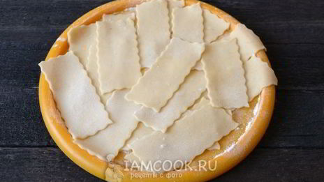 бешбармак из целой курицы с маринованным луком