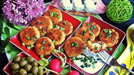 биточки из картофеля и творога с маслинами