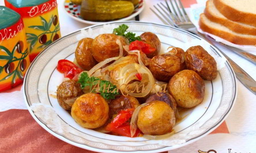 Рецепт гарнира из молодого картофеля в сковороде