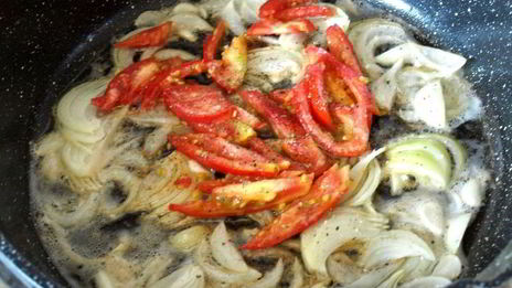 гарнир из молодого картофеля в сковороде