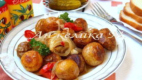 гарнир из молодого картофеля в сковороде