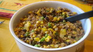 Гарнир из риса с кукурузой и фасолью