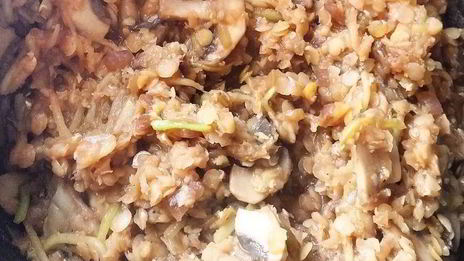 чечевица с шампиньонами и кабачком