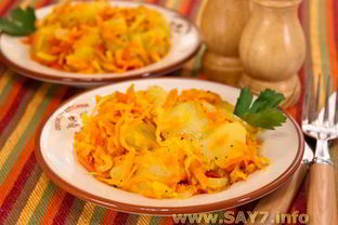 Картофель, обжаренный с луком и морковью