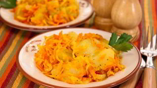 Картофель, обжаренный с луком и морковью