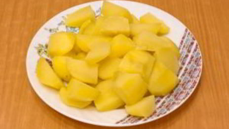 картофель, обжаренный с луком и морковью