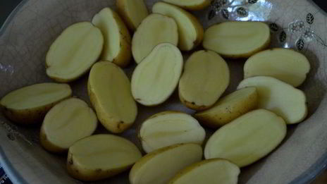 картофель с беконом в духовке