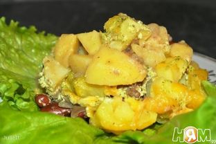 Картофель с говядиной, фасолью и опятами