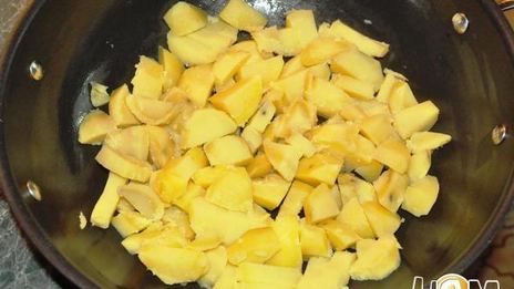 картофель с говядиной, фасолью и опятами