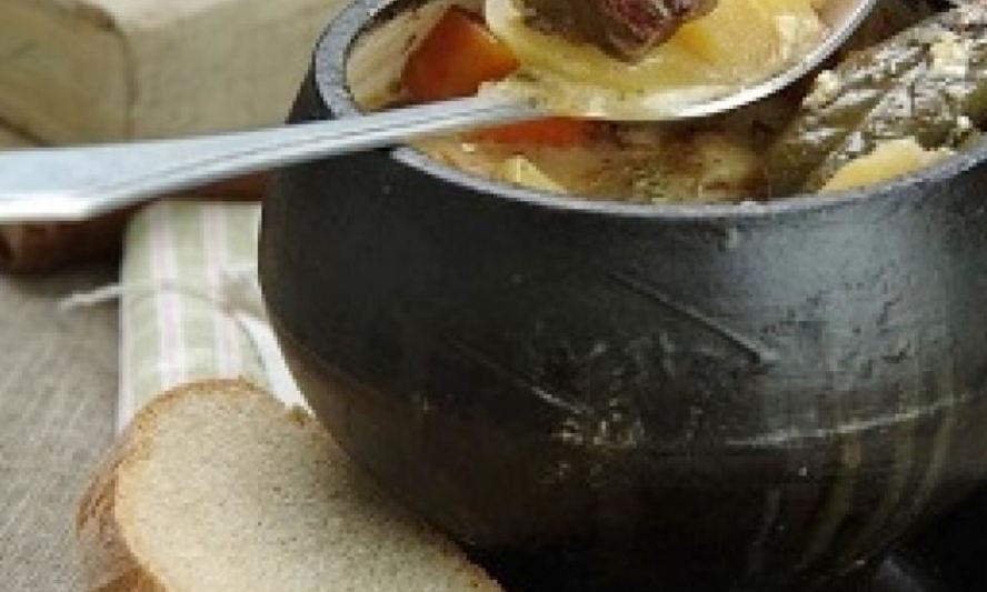 Рецепт картофеля с мясом в горшочке