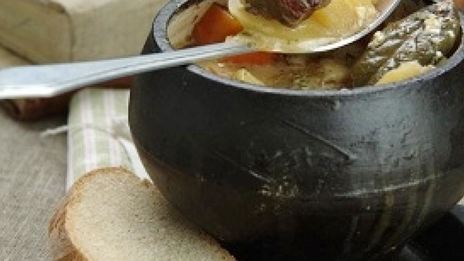 картофель с мясом в горшочке