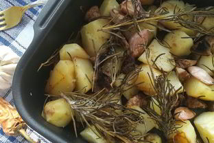 Картофель с шампиньонами в духовке