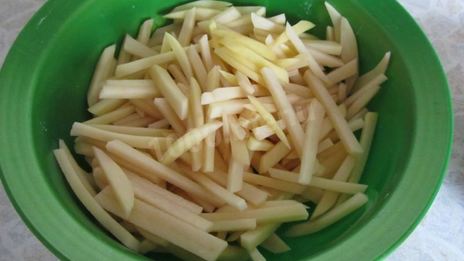 картофель с сосиской в духовке