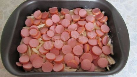 картофель с сосиской в духовке
