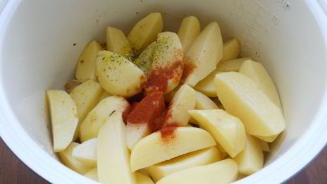 картофель со свининой и помидорами в мультиварке