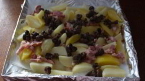 картофель в духовке с белыми грибами и беконом