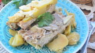 Картошка с фаршем и грибами в духовке