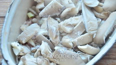 картошка с фаршем и грибами в духовке