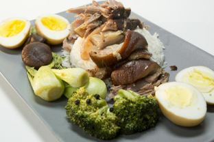 Кхао Ка Муу — рис со свиной ногой