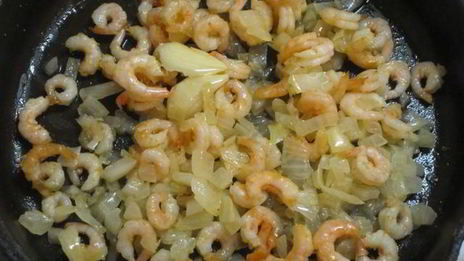 красный рис с креветочным кремом