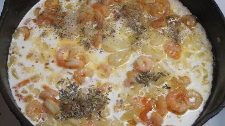 красный рис с креветочным кремом