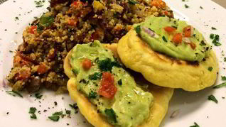 Кускус с запеченными овощами и оладьями из кукурузной муки и соусом из авокадо