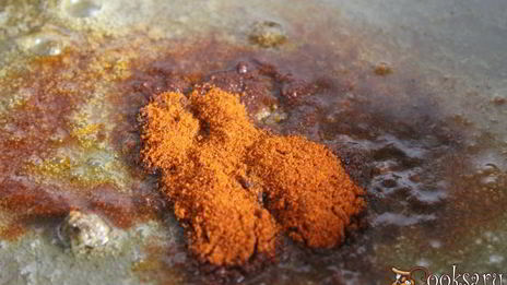 молодой картофель обжаренный в сливочном масле с паприкой и чесноком