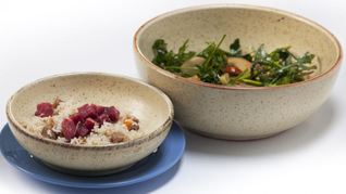 Пряный рис с индейкой и зеленый салат с грушей