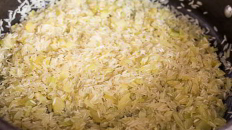 пряный рис с сухофруктами