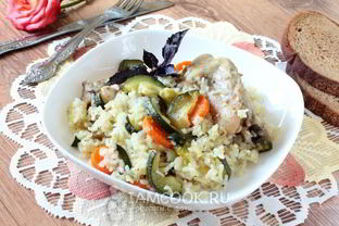 Рис с кабачками и курицей в мультиварке