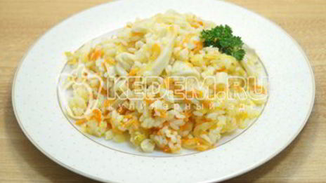 рис с кальмарами