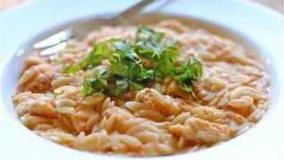 Рис с куриными окорочками и томатами