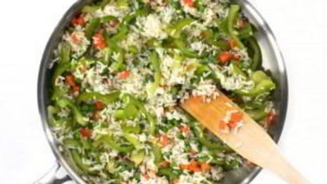 рис с овощами на сковороде