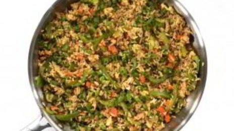 рис с овощами на сковороде