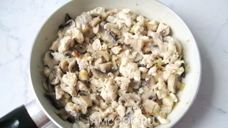 рис с шампиньонами и рубленой курицей